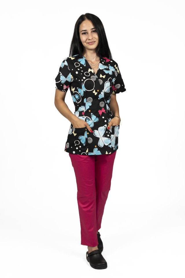Lékařský kimono Blackbutterfly s potiskem v halence a elastickými kalhotami