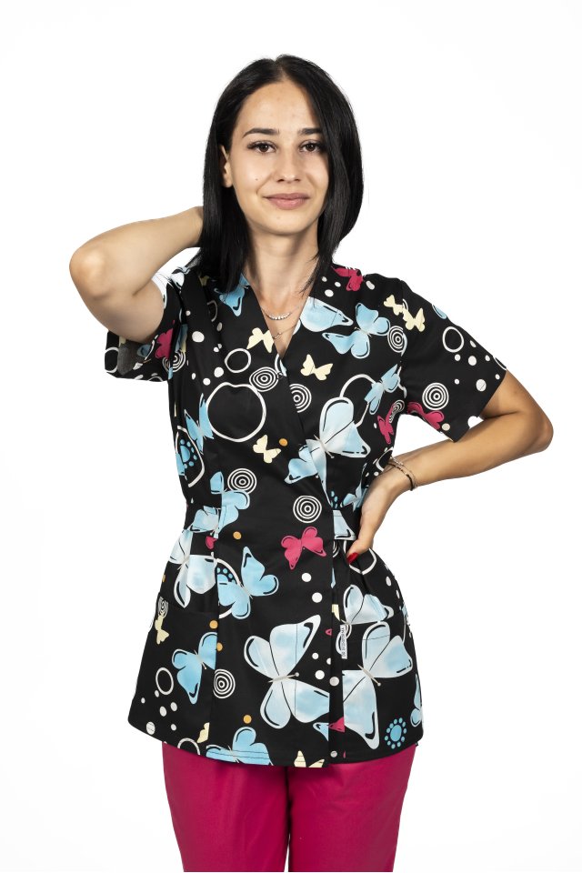 Lékařský kimono Blackbutterfly s potiskem v halence a elastickými kalhotami
